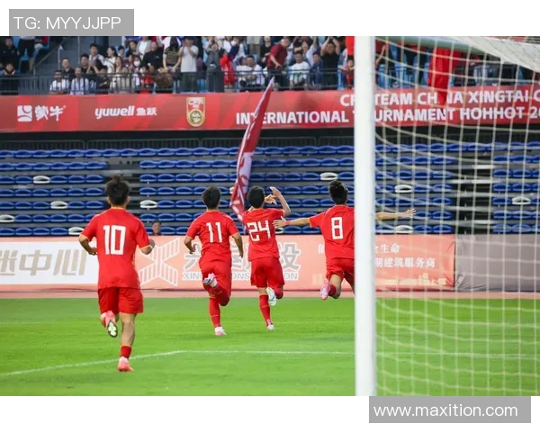 上海足球队灵活性引发热议球迷与专家观点碰撞激烈